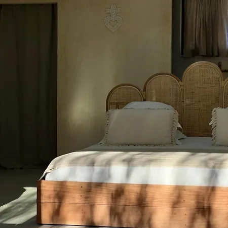 Loveness & * Aigues-Mortes