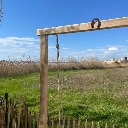 Bed & Breakfast Loveness & *