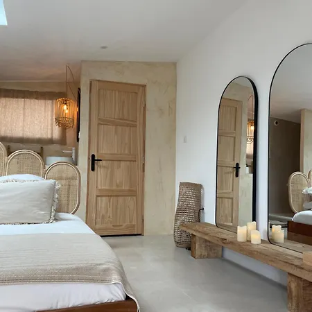 Loveness & Bed & Breakfast Aigues-Mortes